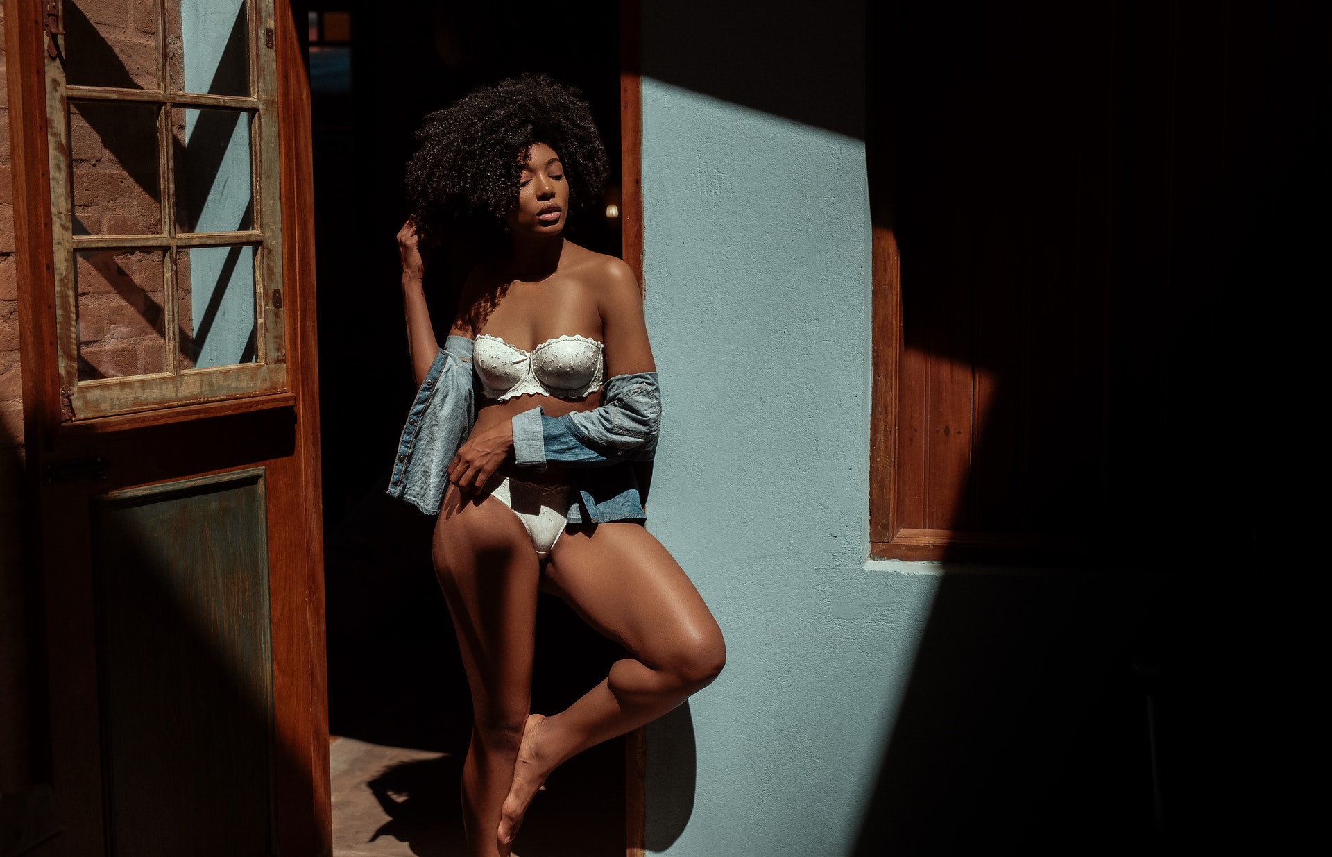 woman-wearing-white-bikini-1972188 woman-wearing-white-bikini-1972188